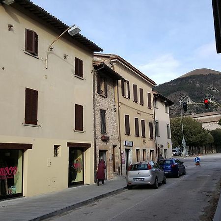 Residence Di Via Perugina 22 Gubbio Eksteriør billede